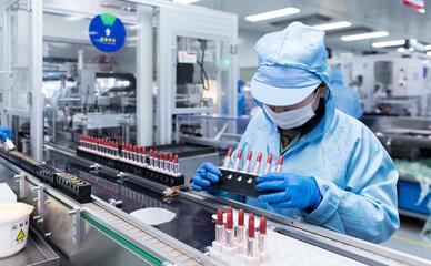 月產近7000萬支，這家化妝品代工廠為何營收增長將超三成？